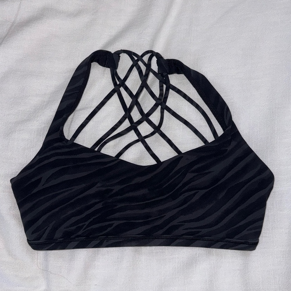 Lululemon sports bra